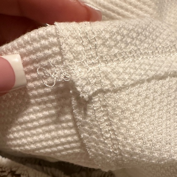 Dokotoo Waffle Knit White V-Neck Short Sleeve Top - Picture 9 of 9